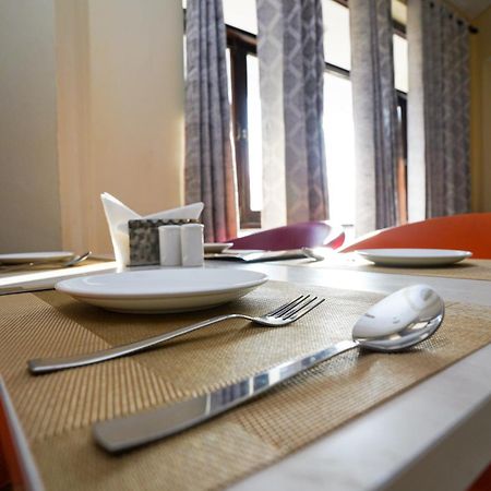 Hotel Neeraj Bhawan- Triveni Ghat Rishīkesh Dış mekan fotoğraf