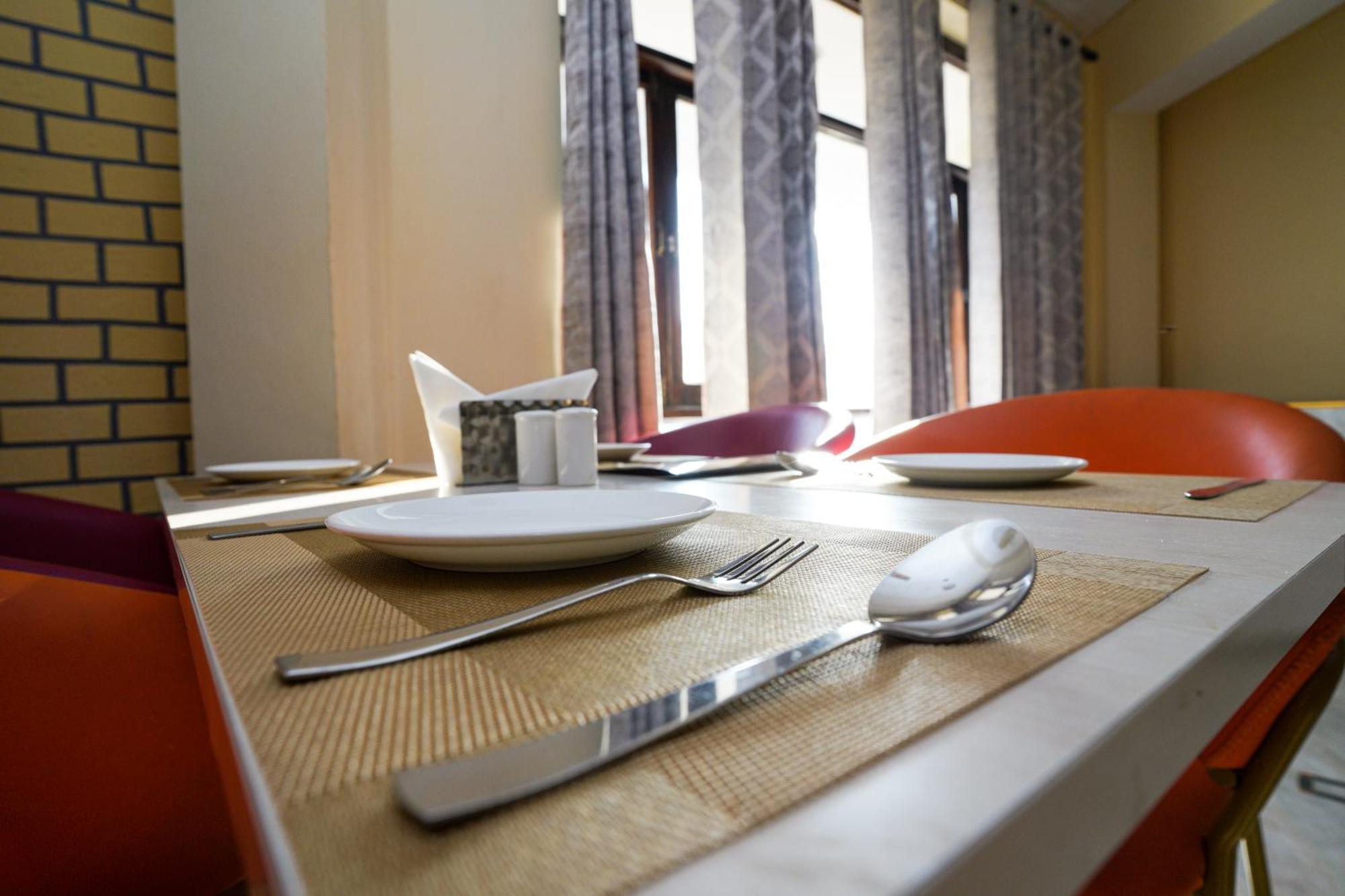 Hotel Neeraj Bhawan- Triveni Ghat Rishīkesh Dış mekan fotoğraf