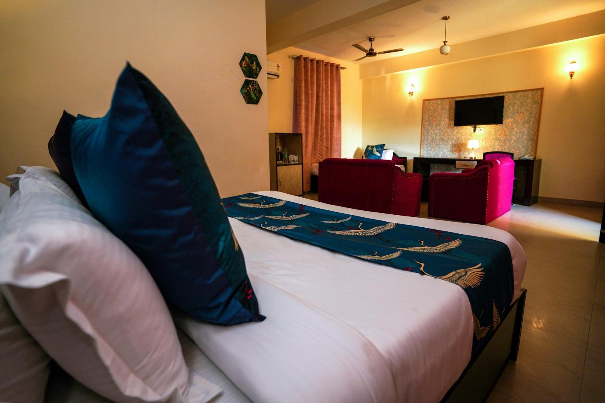 Hotel Neeraj Bhawan- Triveni Ghat Rishīkesh Dış mekan fotoğraf