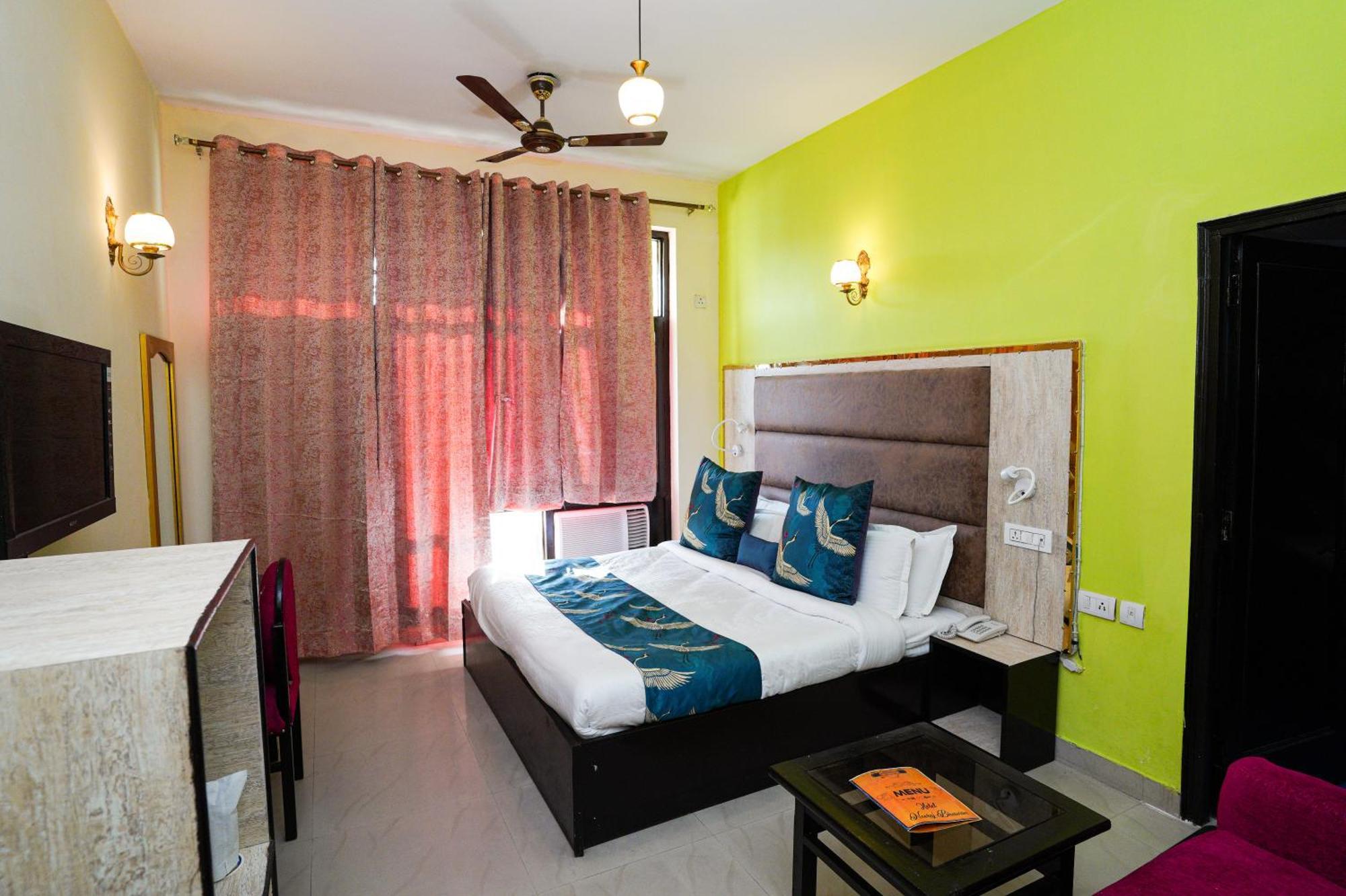 Hotel Neeraj Bhawan- Triveni Ghat Rishīkesh Dış mekan fotoğraf