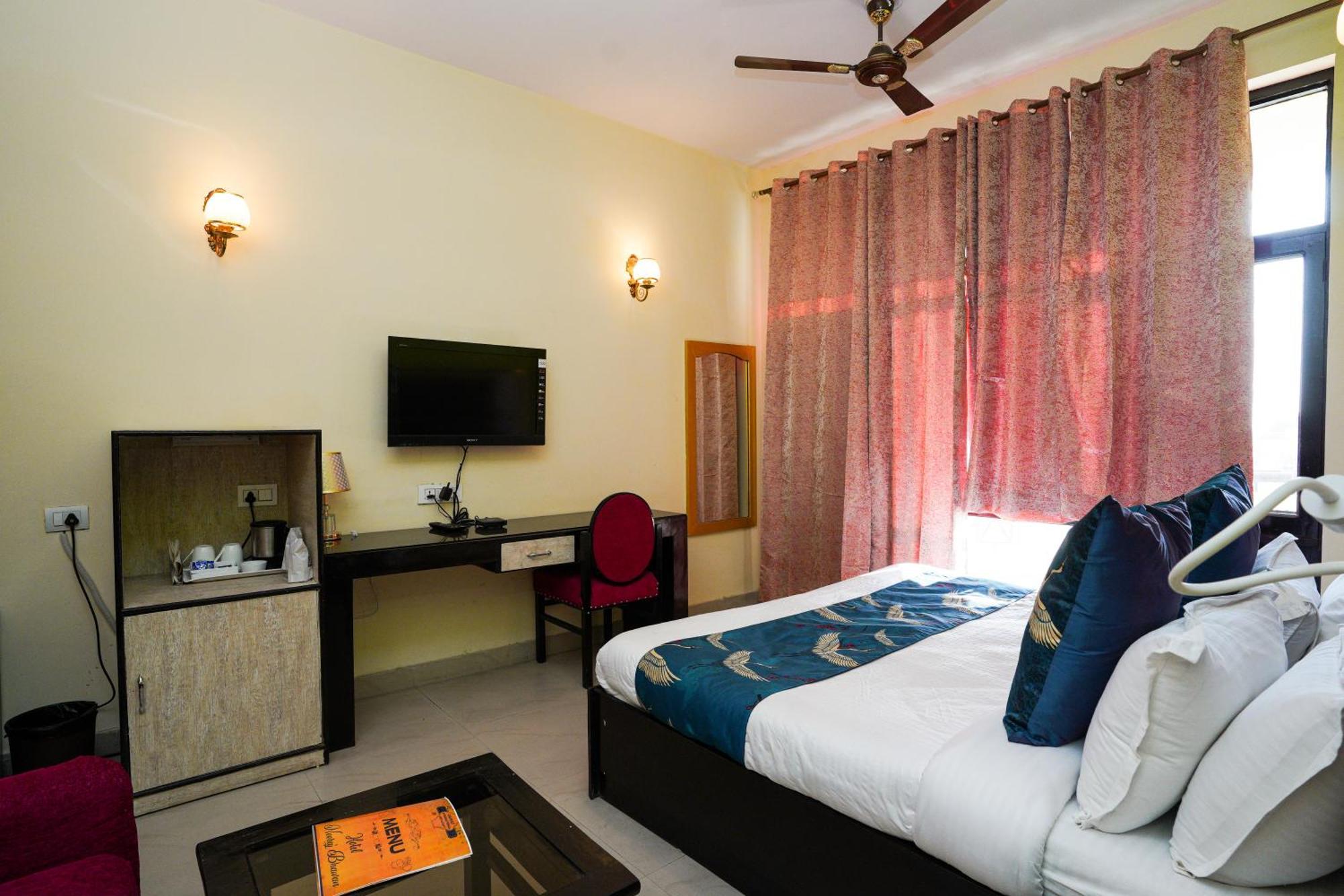 Hotel Neeraj Bhawan- Triveni Ghat Rishīkesh Dış mekan fotoğraf