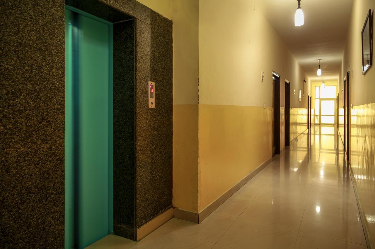 Hotel Neeraj Bhawan- Triveni Ghat Rishīkesh Dış mekan fotoğraf
