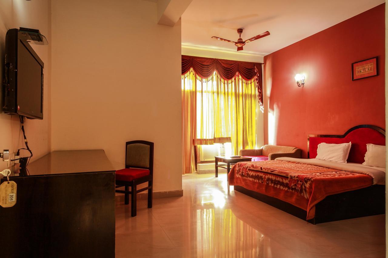 Hotel Neeraj Bhawan- Triveni Ghat Rishīkesh Dış mekan fotoğraf