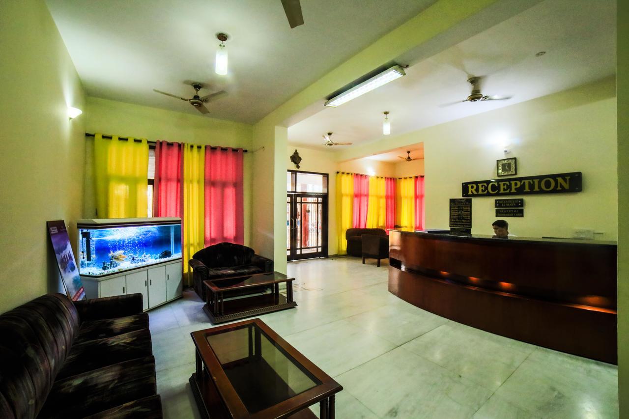 Hotel Neeraj Bhawan- Triveni Ghat Rishīkesh Dış mekan fotoğraf